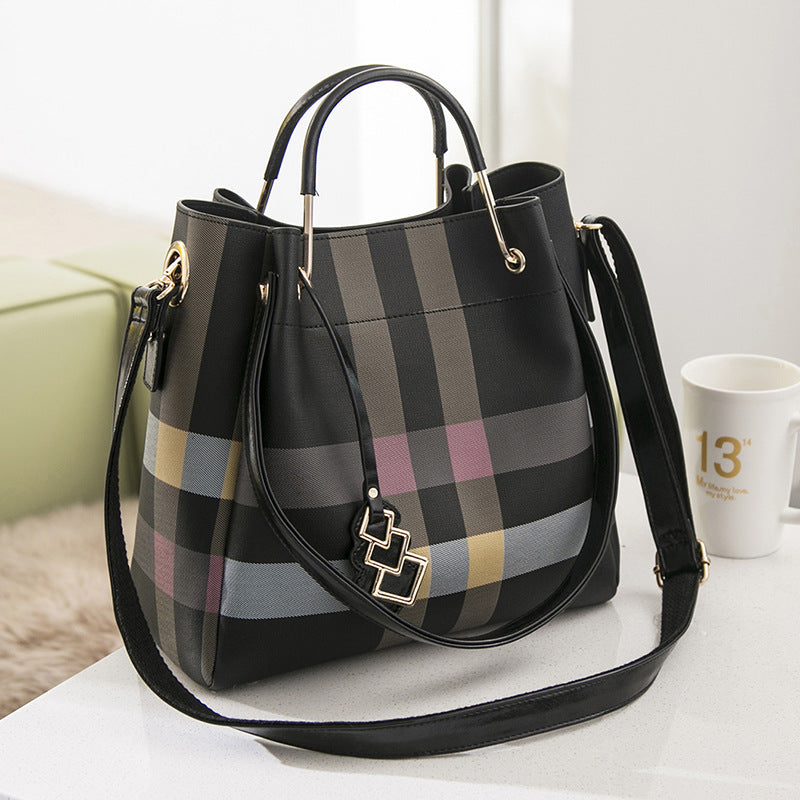 2022 New Women's Bags Trendy Plaid Stripe Bag Large Capacity Shoulder Bag Casual Portable Simple Large Bag
