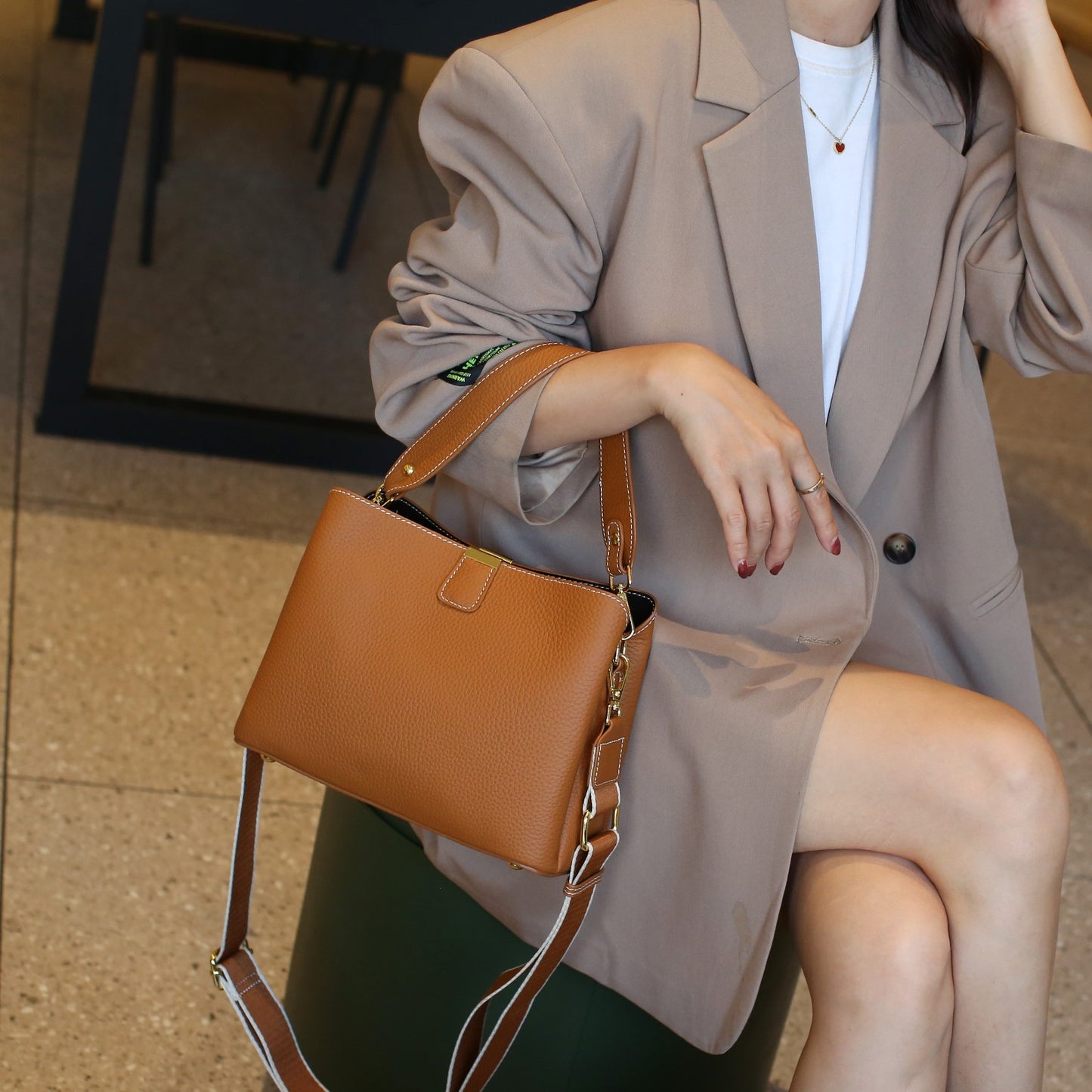 Cowhide women's bag 2022 new versatile bucket bag large capacity first layer cowhide crossbody bag genuine leather women's shoulder bag