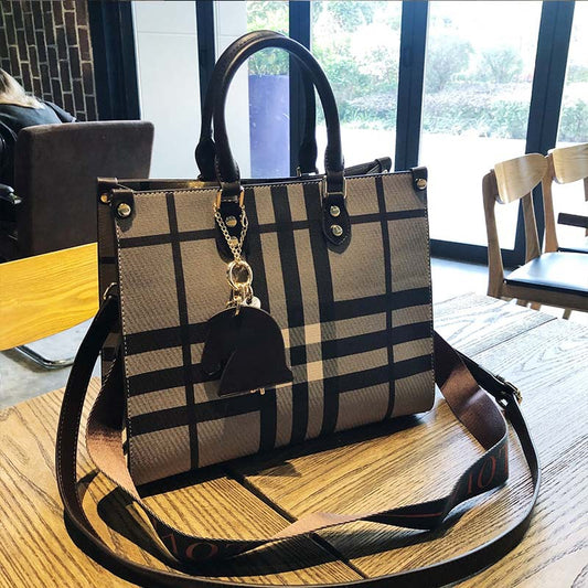 Women's Bags 2023 New Trendy Versatile Atmosphere Plaid Document Tote Bag Large Capacity Portable Crossbody Shoulder Bag