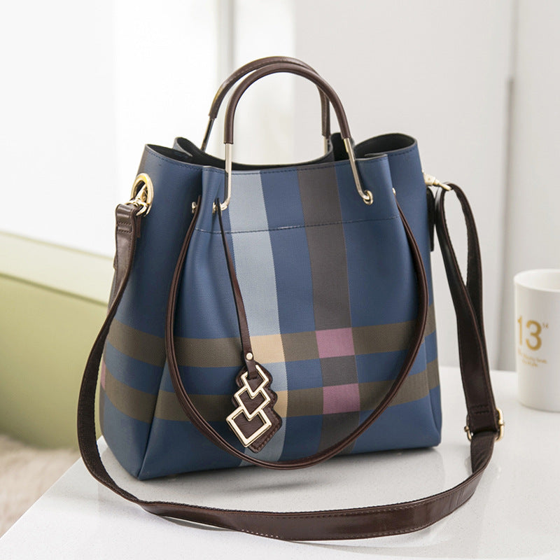 2022 New Women's Bags Trendy Plaid Stripe Bag Large Capacity Shoulder Bag Casual Portable Simple Large Bag