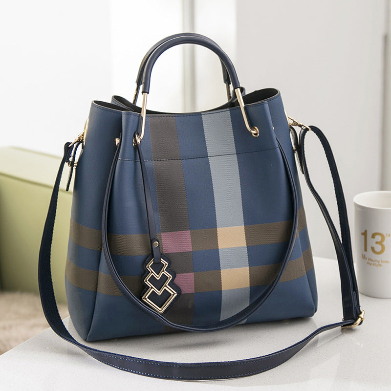 2022 New Women's Bags Trendy Plaid Stripe Bag Large Capacity Shoulder Bag Casual Portable Simple Large Bag