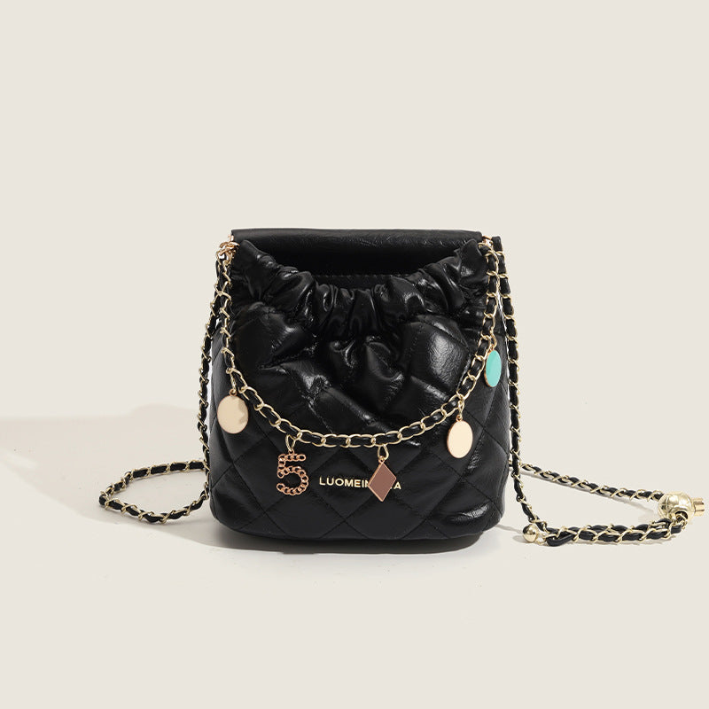 High-end texture bucket bag for women summer 2023 new niche design fashionable versatile chain shoulder crossbody bag