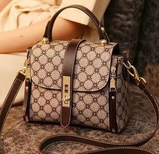 Women's new bag 2021 French niche fashion internet celebrity versatile crossbody handheld crossbody bag genuine leather women's bag hot style