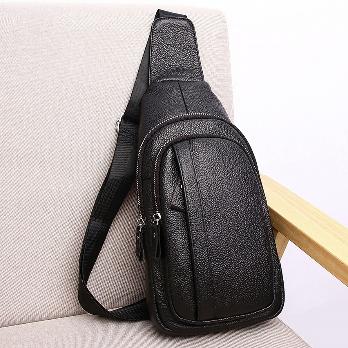 New genuine leather chest bag men's crossbody bag shoulder bag top layer cowhide business casual shoulder bag boys backpack