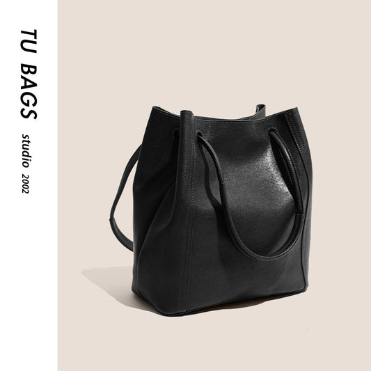 Genuine leather bucket bag for women 2023 new commuter large-capacity shoulder tote bag niche vegetable tanned soft cowhide crossbody bag