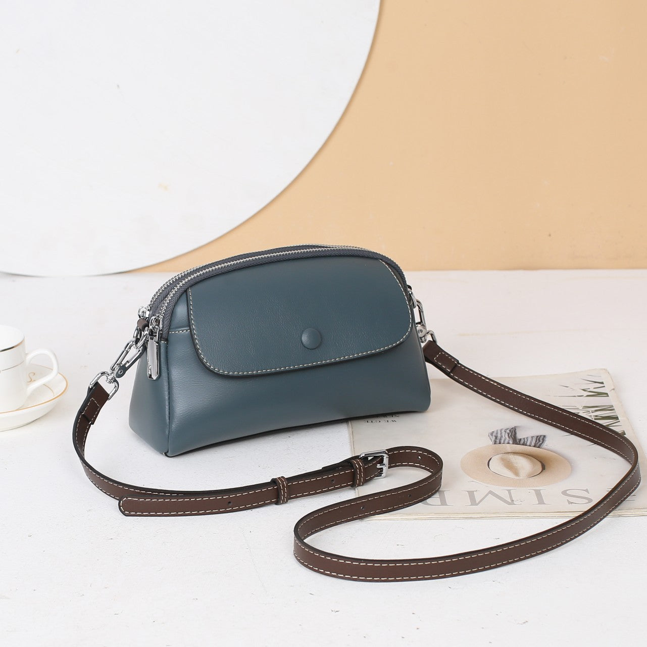 Cross-border export genuine leather women's bag 2022 new first-layer cowhide mobile phone bag women's shoulder small bag casual crossbody bag