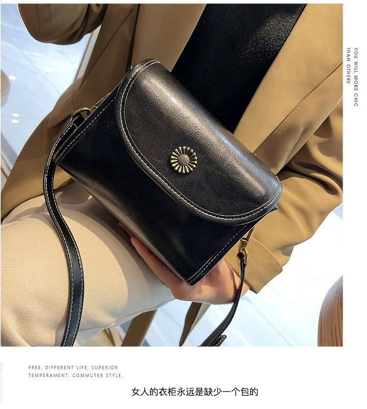 2022 New Korean Style Oil Waxed Cowhide Small Square Bag Retro Genuine Leather Women's Shoulder Bag Versatile Crossbody Bag Manufacturer