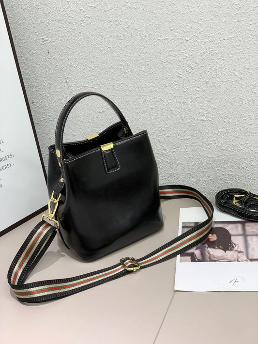 2023 New Genuine Leather Women's Bag Casual Crossbody Bag Fashion Shoulder Bag Versatile Underarm Bag Simple Style Bag Delivery