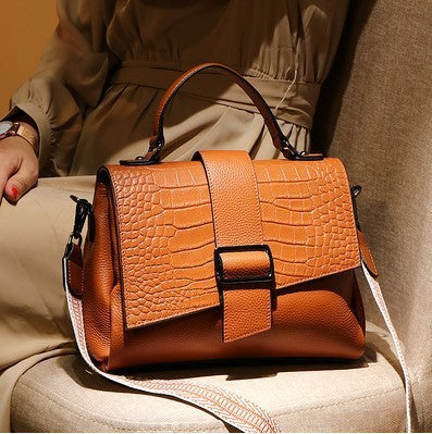 Crossbody bag for women 2021 new trendy first-layer cowhide shoulder handbag, fashionable large-capacity small square bag