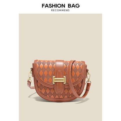 2023 new fashion half-moon shaped rhombus saddle bag niche high-end rhombus casual shoulder oblique