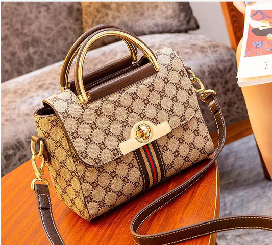 Women's new bag 2021 French niche fashion internet celebrity versatile crossbody handheld crossbody bag genuine leather women's bag hot style