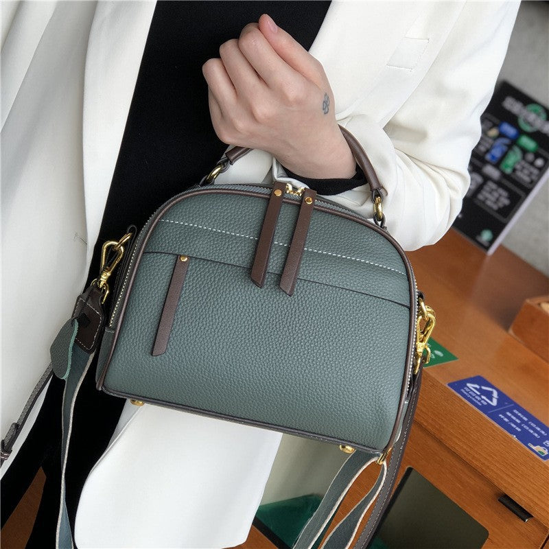 2022 new autumn and winter first-layer cowhide niche single-shoulder small square bag fashionable wide shoulder strap casual portable crossbody bag for women