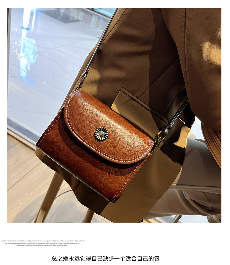 2022 New Korean Style Oil Waxed Cowhide Small Square Bag Retro Genuine Leather Women's Shoulder Bag Versatile Crossbody Bag Manufacturer