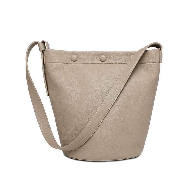 Large-capacity soft leather commuter bag for women autumn and winter 2022 new fashion Japanese and Korean niche shoulder bag genuine leather bucket bag