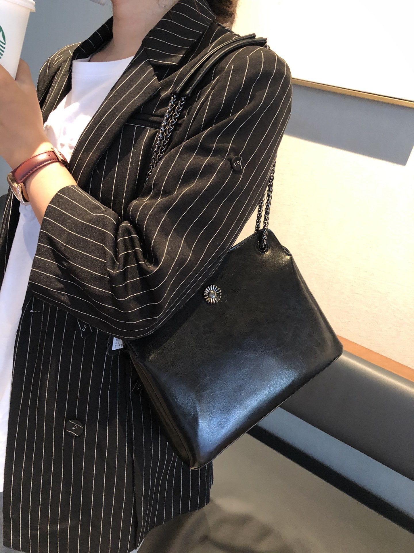 2022 Autumn New Style European and American Retro Bags and Leather Goods Solid Color Small Square Bag Genuine Leather Retro Women’s Crossbody Bag 6607