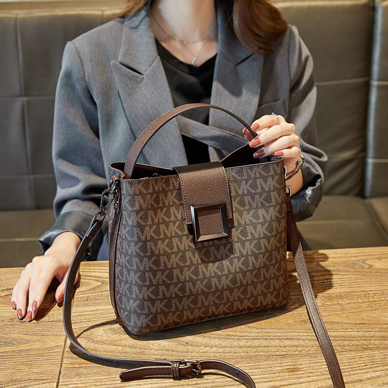 Bucket bag 2022 new trendy women's retro style ins crossbody bag autumn and winter versatile soft leather this year's popular