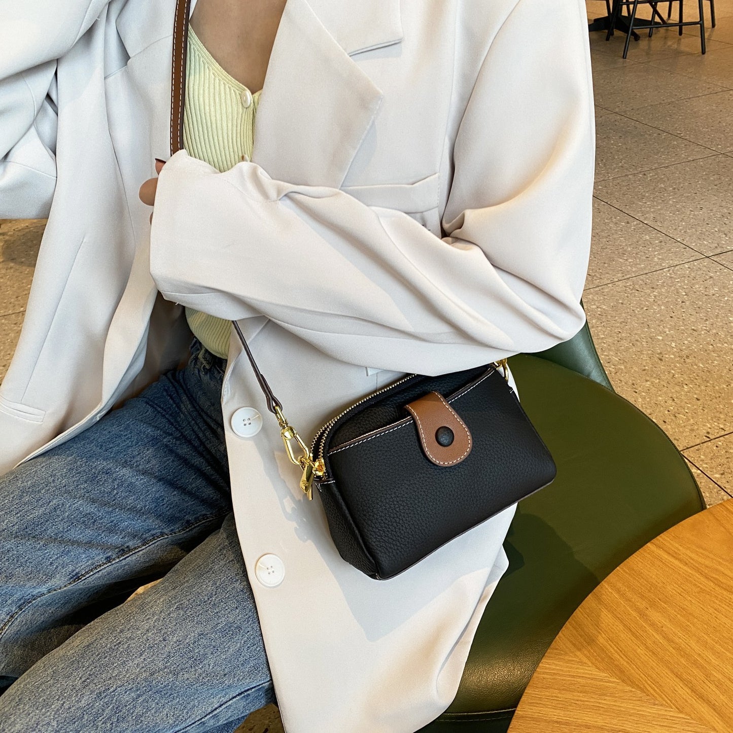 2022 spring new style European and American retro luggage and leather goods solid color small square bag genuine leather contrasting color crossbody bag