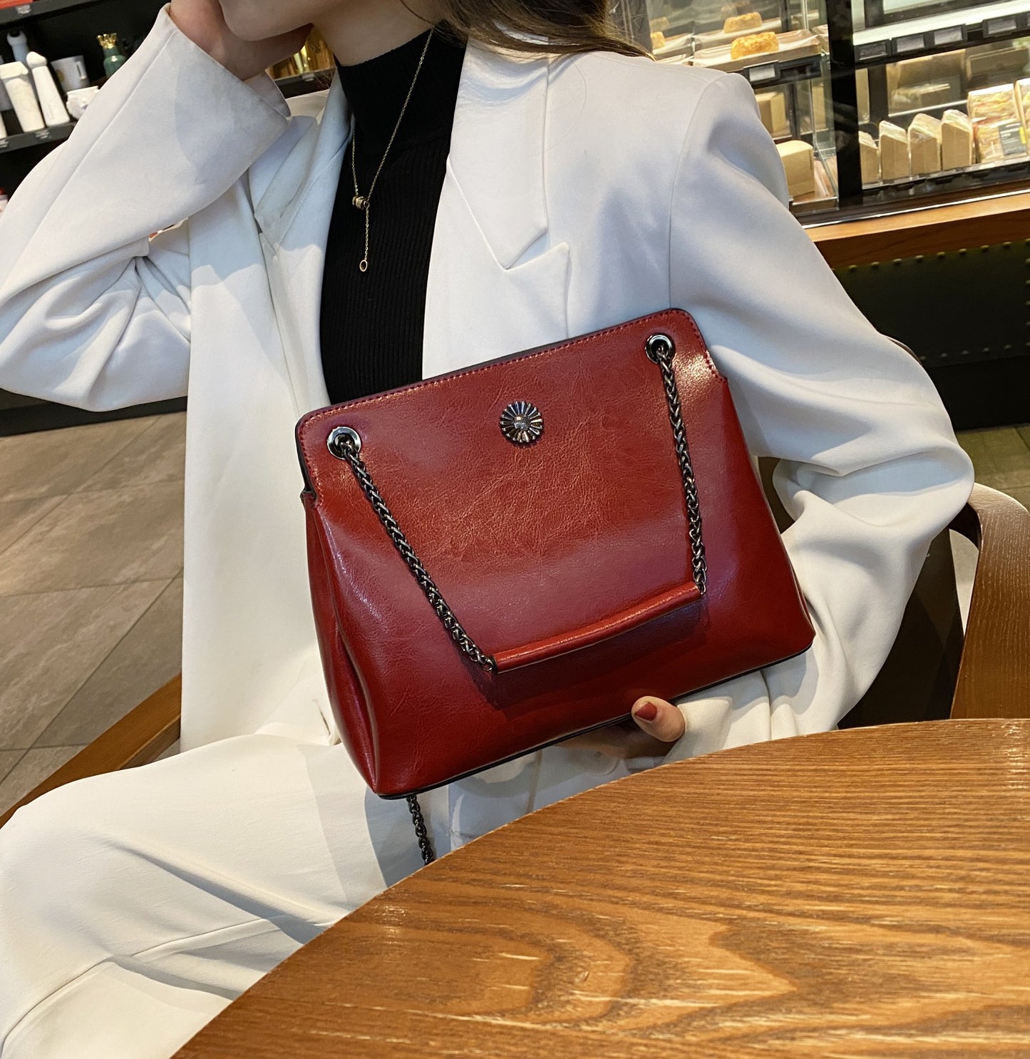 2022 Autumn New Style European and American Retro Bags and Leather Goods Solid Color Small Square Bag Genuine Leather Retro Women’s Crossbody Bag 6607