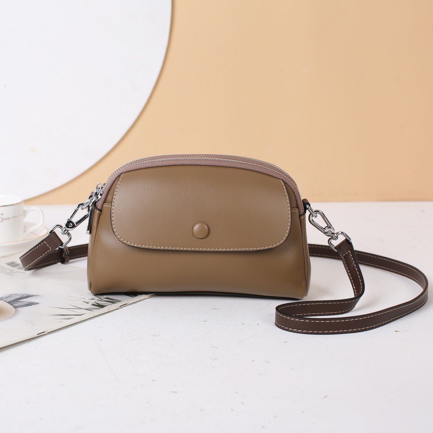 Cross-border export genuine leather women's bag 2022 new first-layer cowhide mobile phone bag women's shoulder small bag casual crossbody bag