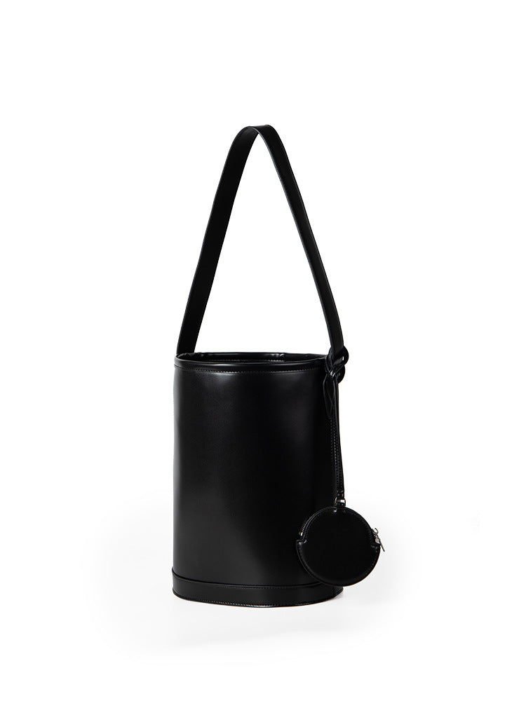 Korean niche design autumn and winter atmosphere shoulder bag 2023 new retro large-capacity commuter portable bucket bag